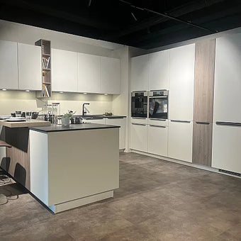 Winkelküche Senso Weiß Akzente Holzdekor