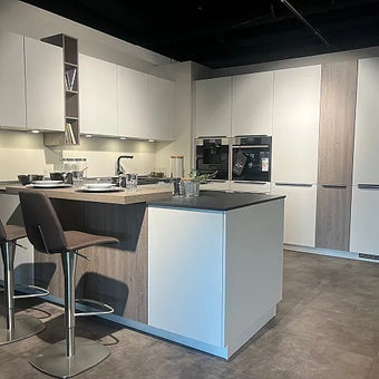 Winkelküche Senso Weiß Akzente Holzdekor