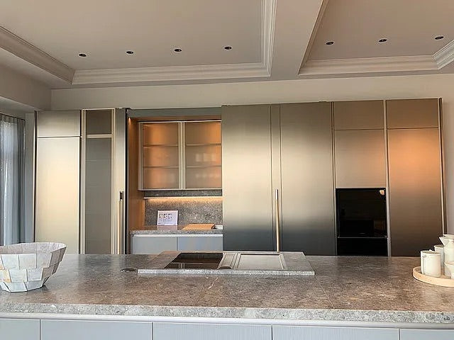 Wohnküche DADA HL6 Lack London Sky 3D Beige Massivholz Sunrise Oak Marmor Grau Inklusive E-Geräte