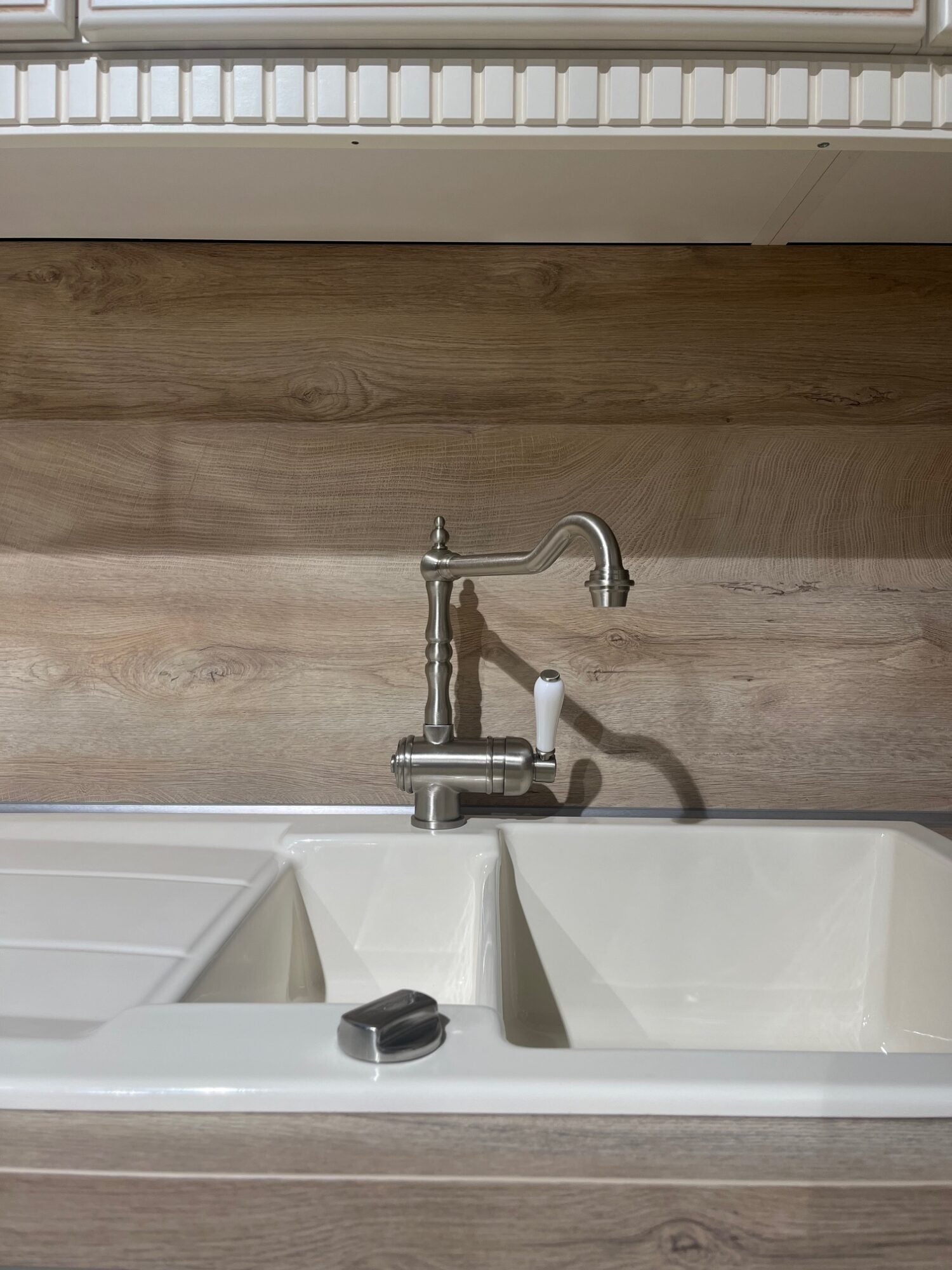 Landhausküche Castello Holzwerkstoff Magnolia Gewischt Weiß Inklusive E-Geräte