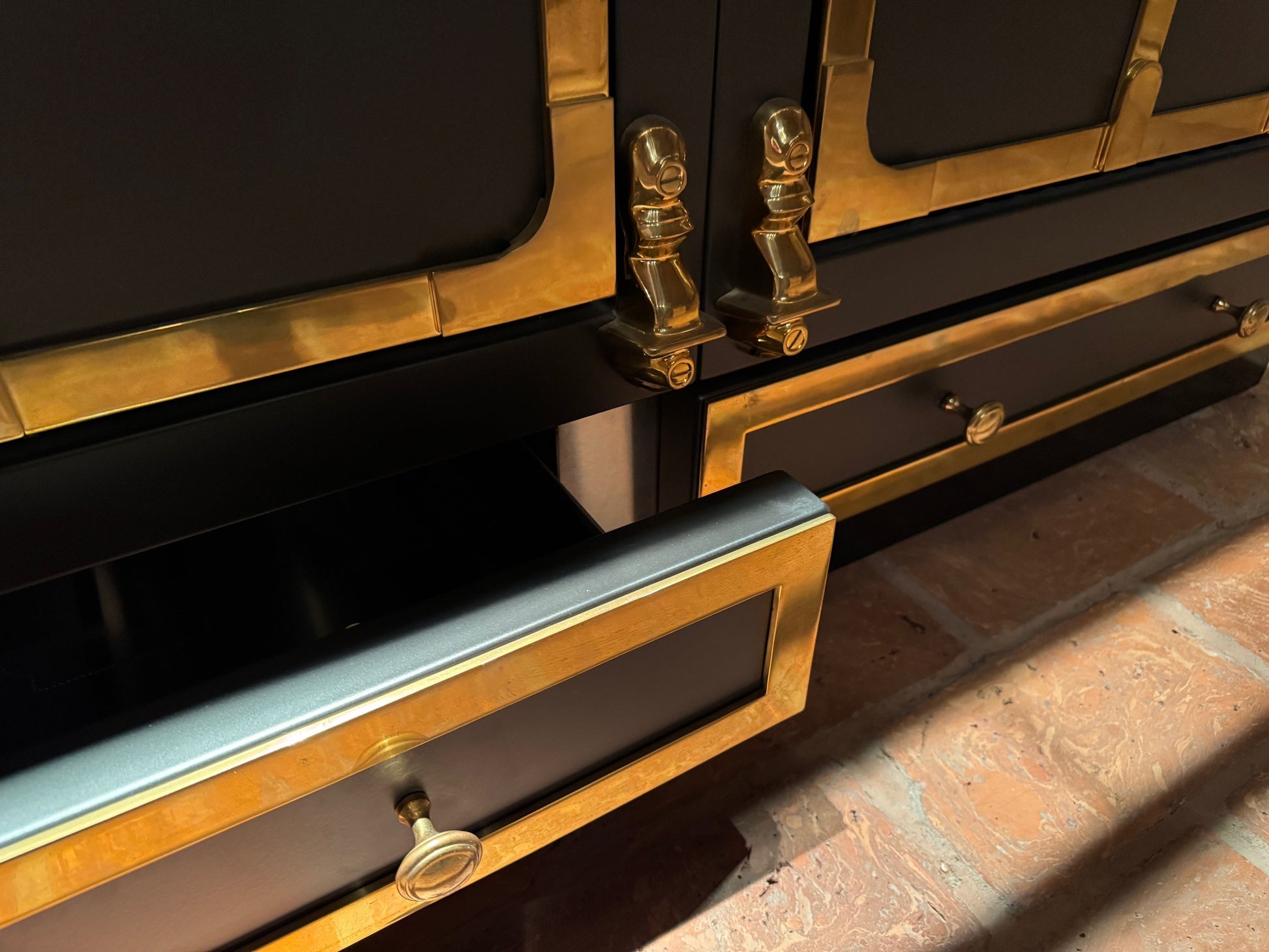 Kombinationsofen Chateau 150 Glänzendes Messing Und Mattschwarz