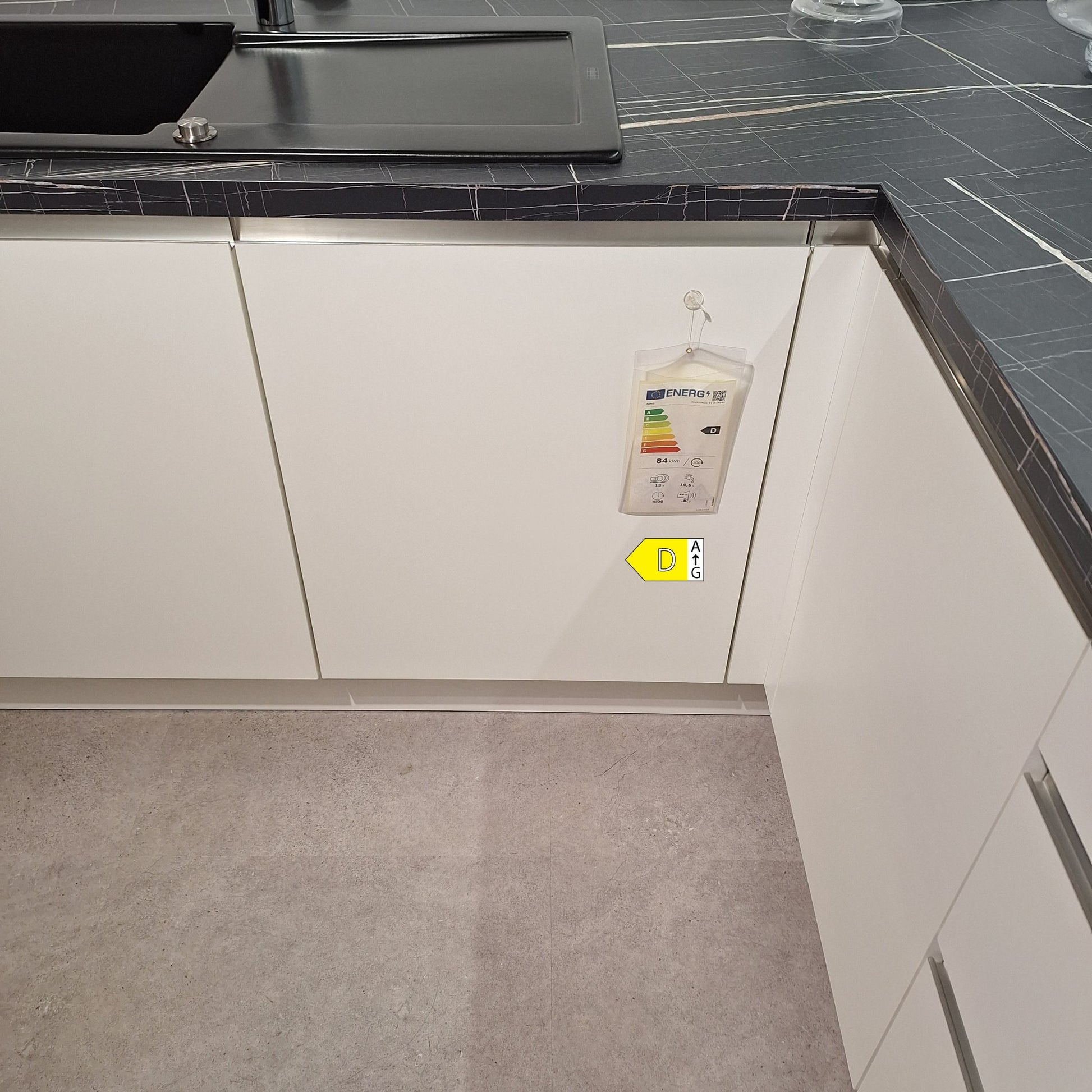Einbauküche Pura Platte Marmor Vena Schwarz Schichtstoff K102 Weiß Matt Nachbildung Victroia Nussbaum Inklusive E-Geräte